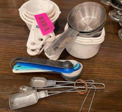 (1) LOT OF MEASURING CUPS AND SPOONS,