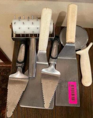 (1) LOT OF ASSORTED UTENSILS