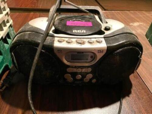 RCA CD PLAYER FM AM RADIO