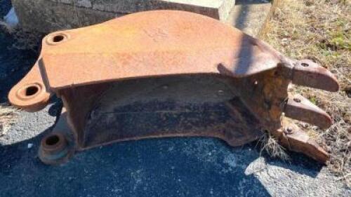 DESCRIPTION: 10" EXCAVATOR BUCKET LOCATION: WAREHOUSE LOCATION: 6249 LORENS LN. CEDAR HILL, MO 63016 QTY: 1