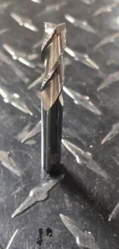 DESCRIPTION: (1) SOLID CARBIDE SQ. END MILL BRAND/MODEL: KENNAMETAL 03209806 RETAIL$: 76.71 SIZE: 5/26" DIA 13/16" LOC QTY: 1