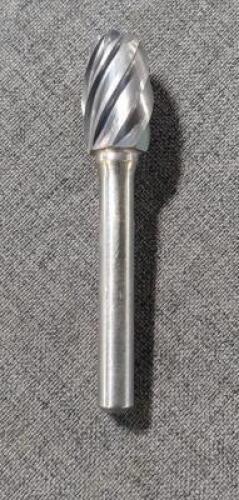 DESCRIPTION: (1) SOLID CARBIDE OCAL BURR BRAND/MODEL: ATRAX 85289320 RETAIL$: 55.76 SIZE: 1/2 CUT DIA 1/4" SD QTY: 1