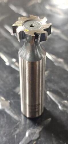 DESCRIPTION: (1) STAGGERED TOOTH WOODRUFFF KEY CUTTER BRAND/MODEL: INTERSTATE 02870069 RETAIL$: 43.14 SIZE: 5/8" CUT DIA 1/2" CUT WIDTH 1/2" SD QTY: 1