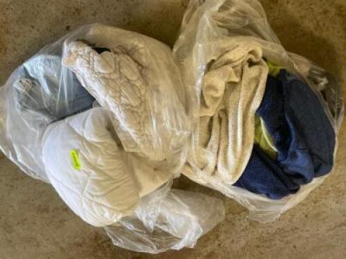 ASSORTED BEDDING / CLOTHES / TOWELS