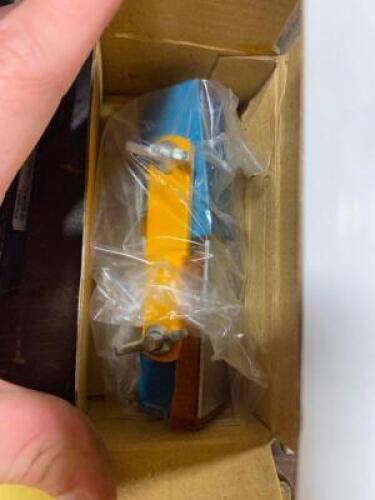 DESCRIPTION: (2) PACKS OF (2) MAGNETIC LINK BRAND/MODEL: ENCO/625-0115 INFORMATION: ADJUSTABLE/SEE FOR INSPECTION RETAIL$: 15.99 PER PK OF 2 QTY: 2