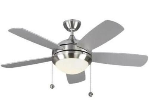 DESCRIPTION: (1) DISCUS CEILING FAN LIGHT KIT BRAND/MODEL: MONTE CARLO/B6-113 INFORMATION: BRUSHED STEEL/MUST COME INTO INSPECT RETAIL$: 246.13 SIZE: