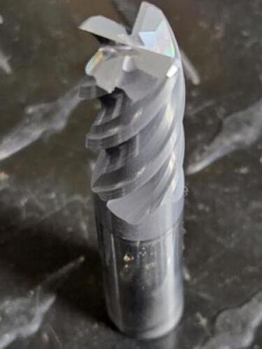 DESCRIPTION: (2) HIGH PERFORMANCE CARBIDE SQ END MILL BRAND/MODEL: MELIN TOOL CO. VXMG4T-1616-R030 RETAIL$: $ 70.68 EA SIZE: 1/2" DIA 1" LOC QTY: 2