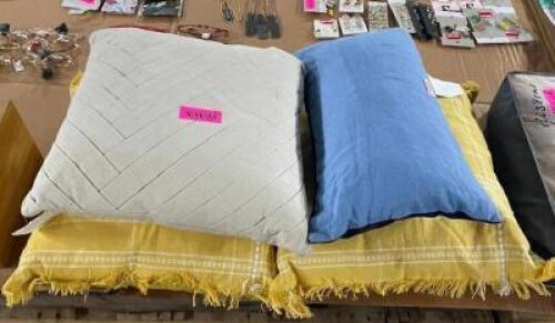 (4) - PC. THROW PILLOW SET