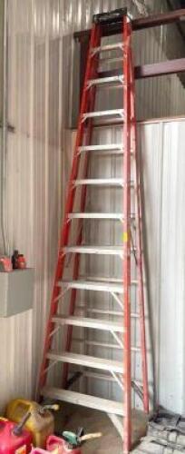 DESCRIPTION: 12 FT FIBERGLASS STEP LADDER QTY: 1