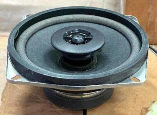 DESCRIPTION: 5" DOOR SPEAKER LOCATION: WOOD TABLE / TIRE RACK AREA THIS LOT IS: ONE MONEY QTY: 1