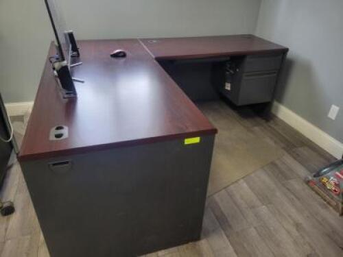 DESCRIPTION: L-SHAPED DESK SIZE: 78"X66"X30" QTY: 1