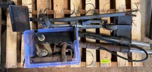SMALL GROUP OF ASSORTED AUTOMOTIVE AND HYDRAULIC PARTS