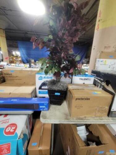 DESCRIPTION: (1) FAKE PLANT QTY: 1