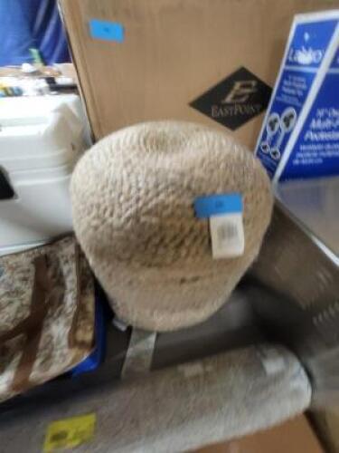 DESCRIPTION: (1) OTTOMAN INFORMATION: MUST COME INSPECT SIZE: 16X16X16 QTY: 1