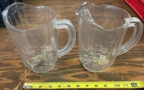 (10) 64 OZ CLEAR PLASTIC PITCHERS