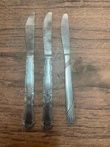 APPROX. 50 STAINLESS KNIVES.