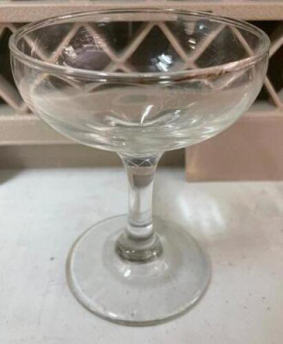 (60) SMALL CHAMPAGNE GLASSES