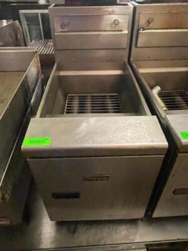 DESCRIPTION: PITCO COUNTER TOP GAS DEEP FRYER. NO BASKETS BRAND / MODEL: PITCO ADDITIONAL INFORMATION NATURAL GAS QTY: 1
