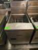 DESCRIPTION: PITCO COUNTER TOP GAS DEEP FRYER. NO BASKETS BRAND / MODEL: PITCO ADDITIONAL INFORMATION NATURAL GAS QTY: 1