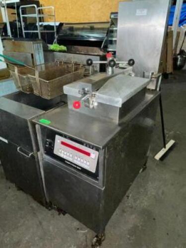 DESCRIPTION: HENNY PENNY GAS PRESSURE FRYER. BRAND / MODEL: HENNY PENNY ADDITIONAL INFORMATION W/ COMPUTRON 8000 DIGITAL INTERFACE. QTY: 1