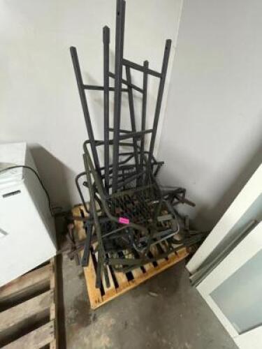 NAME: LARGE ASSORTMENT OF DEER STAND PIECES