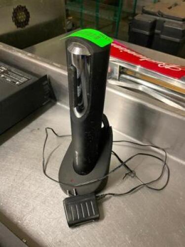 DESCRIPTION: EMERSON ELECTRIC WINE BOTTLE OPENER BRAND / MODEL: EMERSON ADDITIONAL INFORMATION W/ CHARGING BASE QTY: 1