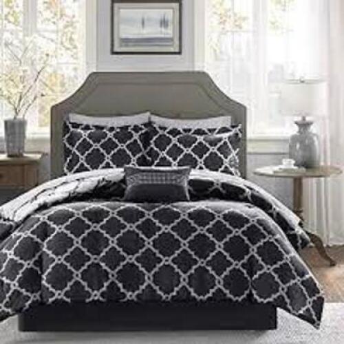 (1) COMPLETE BED AND SHEET SET