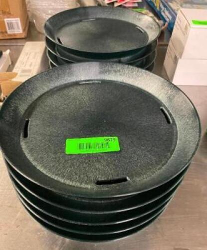 DESCRIPTION: (10) GREEN PLASTIC TORTILLA PLATES THIS LOT IS: SOLD BY THE PIECE QTY: 10