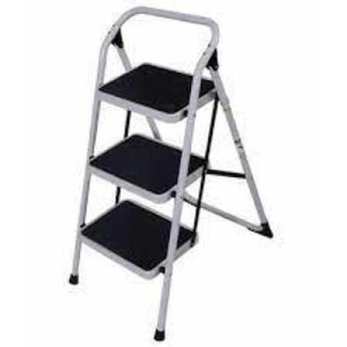 (1) FOLDING STEP STOOL