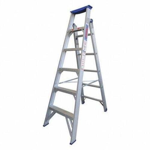 DESCRIPTION: (1) ALUMINUM EXTENSION LADDER BRAND/MODEL: WERNER #4XN93 RETAIL$: 575.78 SIZE: 32 FT QTY: 1