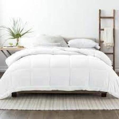 DESCRIPTION: (1) PREMIUM DOWN ALTERNATIVE COMFORTER BRAND/MODEL: HOME COLLECTION INFORMATION: WHITE RETAIL$: $89.05 EA SIZE: KING QTY: 1