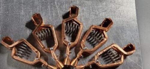DESCRIPTION: (5) 100 AMP COPPER ALIGATOR CLIP BRAND/MODEL: MUELLER BU-21CPMN RETAIL$: $ 10.81 EA SIZE: 100 AMP QTY: 5