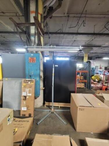 DESCRIPTION: (1) CUSTOM LED LIGHT QTY: 1