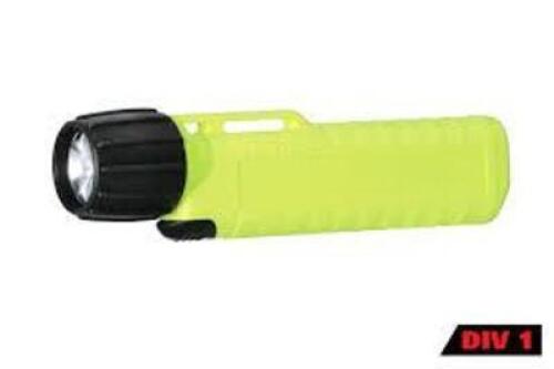 DESCRIPTION: (3) INDUSTRIAL / TACTICAL FLASHLIGHT BRAND/MODEL: UNDERWATER KINETICS #72289564 INFORMATION: GREEN RETAIL$: $40.00 EA SIZE: 38 LUMENS QTY