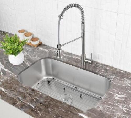 DESCRIPTION (1) SINGLE BOWL STAINLESS STEEL KITCHEN SINK BRAND/MODEL RAVATI #RVM4250 ADDITIONAL INFORMATION RETAILS FOR $310.00 SIZE 30 IN THIS LOT IS