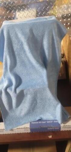 DESCRIPTION: (1) CASE OF (200) MICROFIBER TOWELS INFORMATION: BLUE RETAIL$: $257.58 EA SIZE: 40X60 QTY: 1