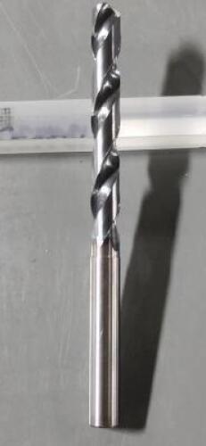 DESCRIPTION: (1)SOLID CARBIDE, OIL HOLE VG DRILL BRAND/MODEL: NACHI/1406706 RETAIL$: 371.32 SIZE: 11/32" QTY: 1