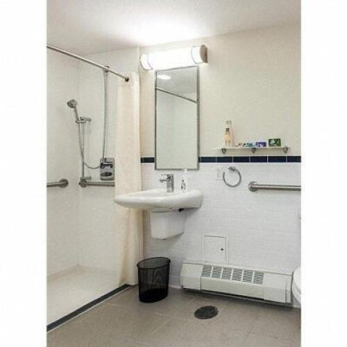 DESCRIPTION (1) THEFT PROOF WASHROOM MIRROR BRAND/MODEL KETCHAM #6MZY7 ADDITIONAL INFORMATION RETAILS FOR $100.00 SIZE 30X18 THIS LOT IS ONE MONEY QTY