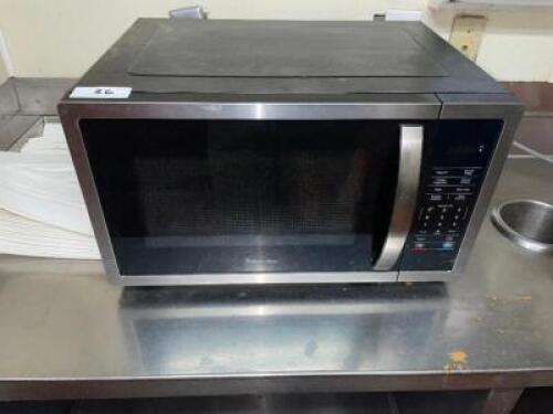 DESCRIPTION: MAGIC CHEF HOUSE HOLD MICROWAVE BRAND / MODEL: MAGIC CHEF LOCATION: KITCHEN QTY: 1