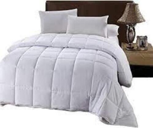 (1) PREMIUM DOWN ALTERNATIVE COMFORTER