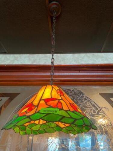 TIFFANY STYLE PENDANT LIGHT.