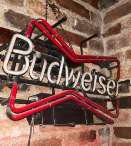 BUDWEISER NEON LIGHT.