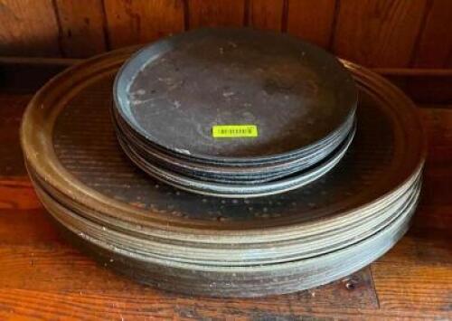 DESCRIPTION: ASSORTED SERVING TRAYS AS SHOWN QTY: 1