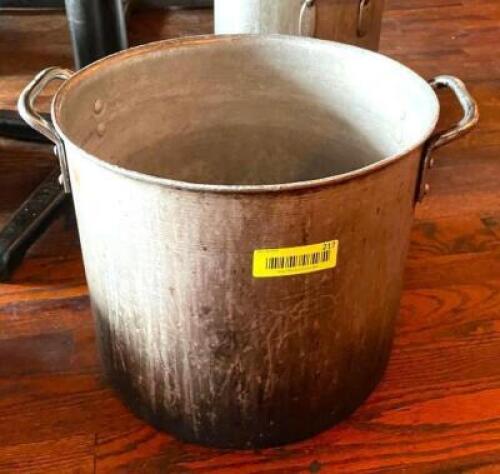 DESCRIPTION: 13" STOCK POT SIZE: 13"X11.5" QTY: 1