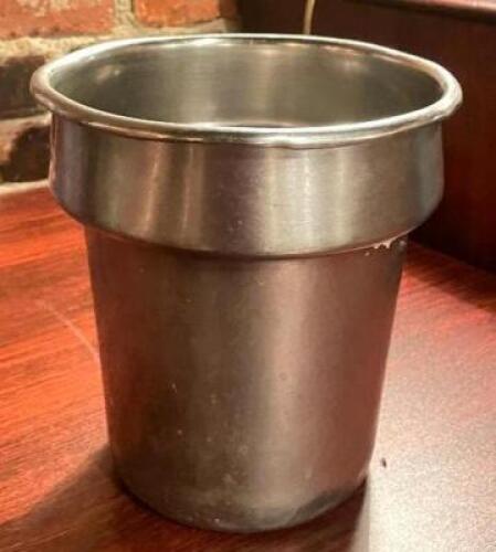 (8) 4.12 QT STAINLESS ROUND INSERT