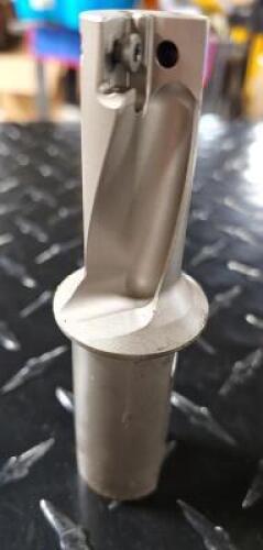 DESCRIPTION (1) INGERSOLL T-CAP INDEXABLE DRILL BODY BRAND/MODEL 3203776 ADDITIONAL INFORMATION RETAIL $ 340.29 SIZE 2.25DN THIS LOT IS ONE MONEY QTY