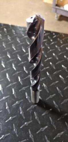 DESCRIPTION (2) MITSUBISHI CARBIDE 5MM COOLANT FED DRILL BRAND/MODEL MWS06875LB ADDITIONAL INFORMATION RETAIL $ 328.20 EACH SIZE 5MM THIS LOT IS SOLD