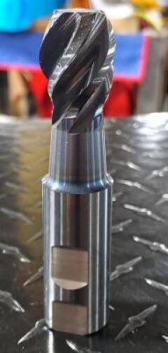 DESCRIPTION (1) NIAGARA 5 FLUTE SOLID CABIDE RM-BARREL END MILL BRAND/MODEL 327394 ADDITIONAL INFORMATION RETAIL $ 197.97 SIZE 0.9968 X1 X1X1.198X 4-1