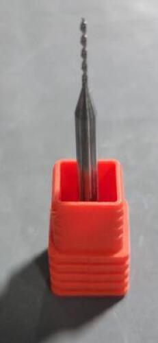 DESCRIPTION: (7) REGULAR SPIRAL CIRCUIT BOARD DRILL BIT BRAND/MODEL: KYOCERA 00902676 RETAIL$: 93.6 SIZE: #67, 1/8" SHANK QTY: 7