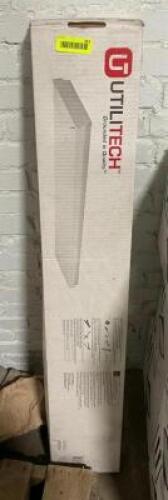 4' FLUSH MOUNT FLUORESCENT LIGHT FIXTURE